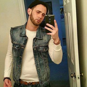 Meet your Posher, Dee